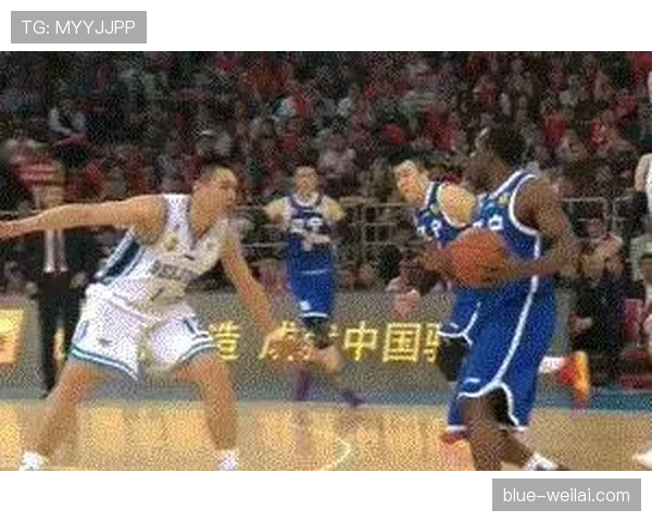 篮球规则详解:带球撞人犯规是如何界定的